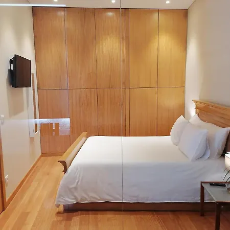 Garrett Apartment *